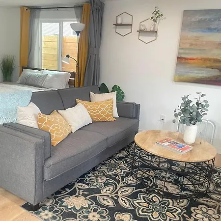 New Private Tiny Home Near Greenlake/Lightrail/I-5